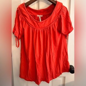 227. Ladies Old Navy Vintage Red Short Sleeve Maternity Top